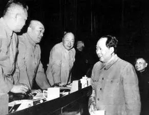 【每周学党史】八大盛会 确立重心(图2)